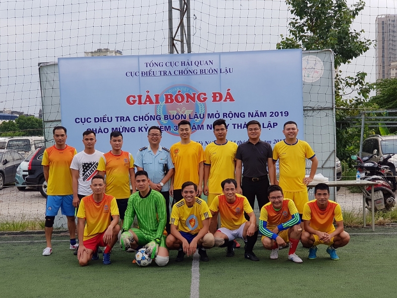 thanh nien hai quan cong an canh sat bien giao luu bong da