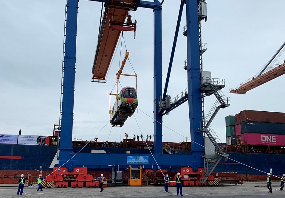 Hình ảnh đoàn tàu đầu tiên tuyến metro Nhổn - ga Hà Nội tại cảng Hải Phòng