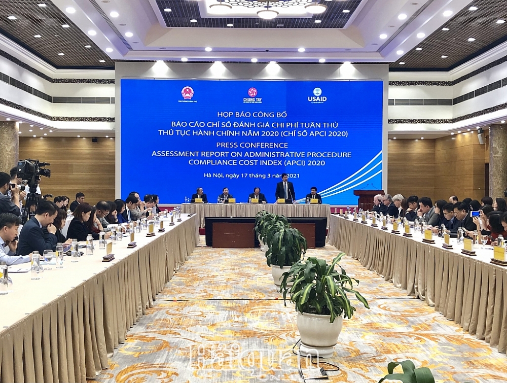 Họp báo công bố Báo cáo Chỉ số đánh giá chi phí tuân thủ TTHC năm 2020 (APCI 2020). Ảnh: H.Dịu