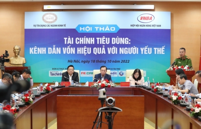 Công ty tài chính lo ngại cạnh tranh từ chuỗi cầm đồ, công ty "núp bóng" cho vay