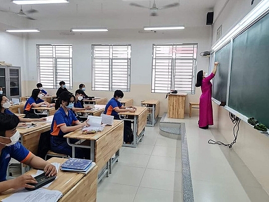 Học sinh từ lớp 7 đến lớp 12 tại TPHCM đã trở lại trường học trực tiếp. Ảnh Đặng Trinh