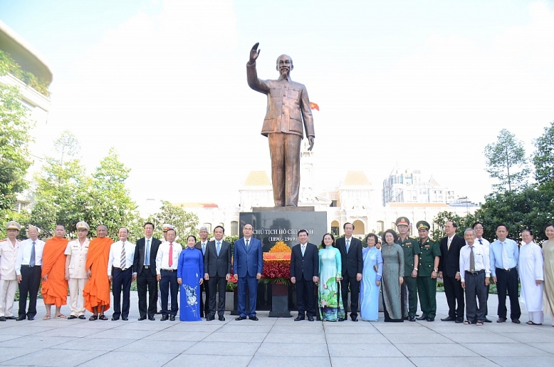 lanh dao tphcm dang huong tuong niem chu tich ho chi minh