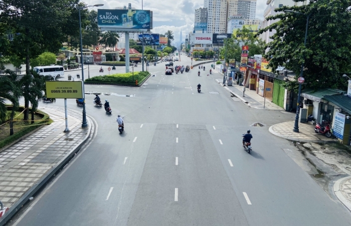 Người dân TPHCM ra đường trong những ngày giãn cách có cần “giấy thông hành”?