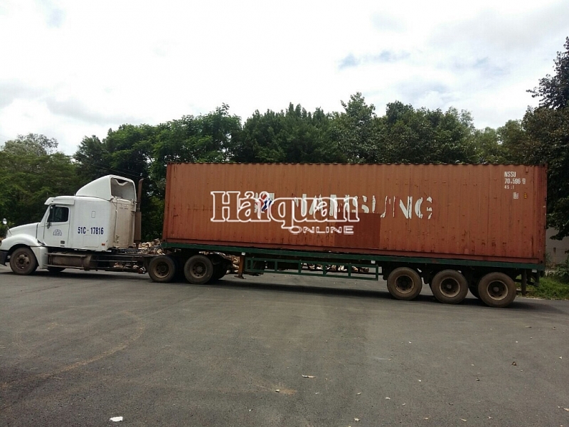 hai quan tay ninh bat giu container hang qua canh gan 36000 usd bi rut ruot