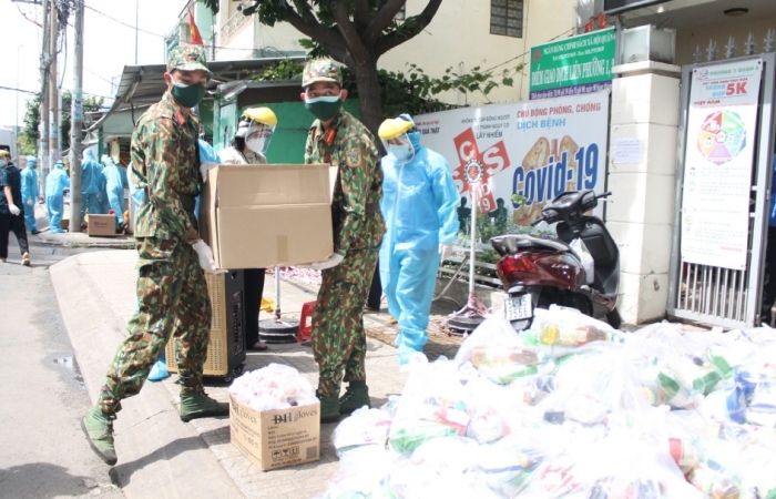 Trung tâm An sinh TPHCM tiếp nhận và phân phối trên 53 tỷ đồng hỗ trợ người khó khăn