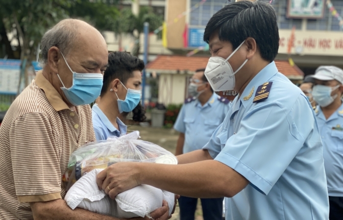 Cục Hải quan Bình Dương chung tay ủng hộ phòng, chống dịch Covid-19