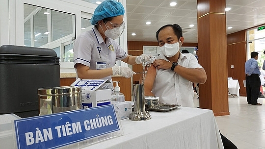 TPHCM đang đẩy nhanh tốc độ bao phủ vắc xin cho người dân. Ảnh T.D