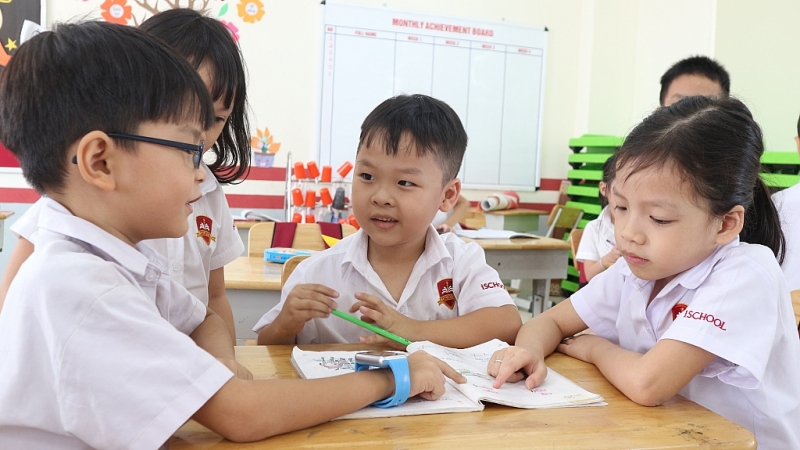 than dong tieng anh nhan hoc bong toan phan tai ischool ha tinh