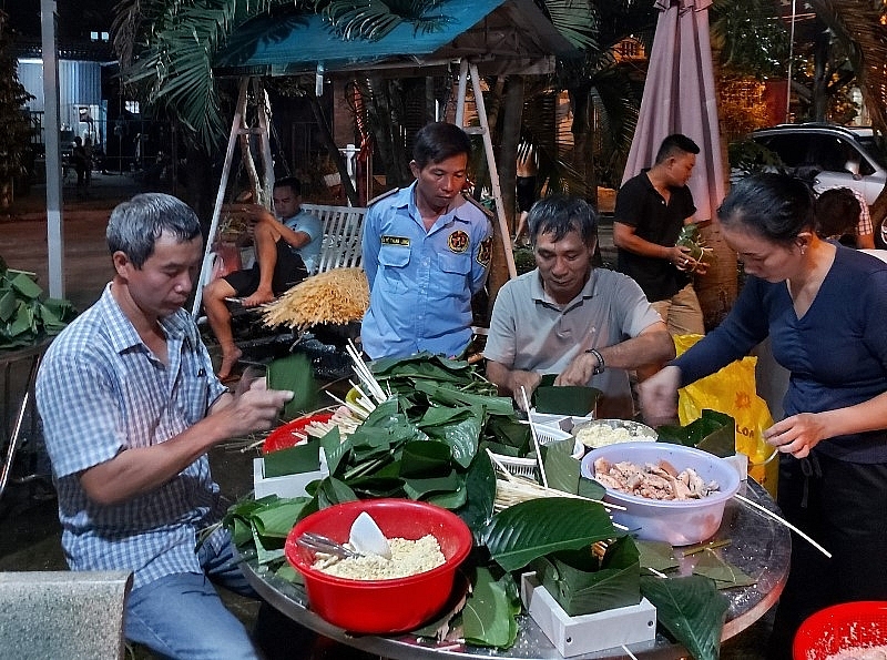 Ấm tình đồng bào hướng về miền Trung