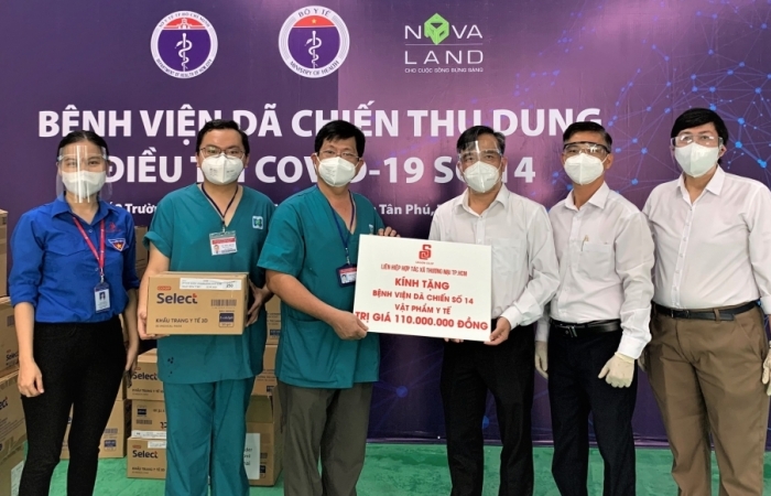 Saigon Co.op trao tặng vật phẩm y tế cho tuyến đầu chống dịch