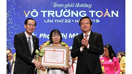 trao giai thuong vo truong toan cho 50 nha giao tieu bieu