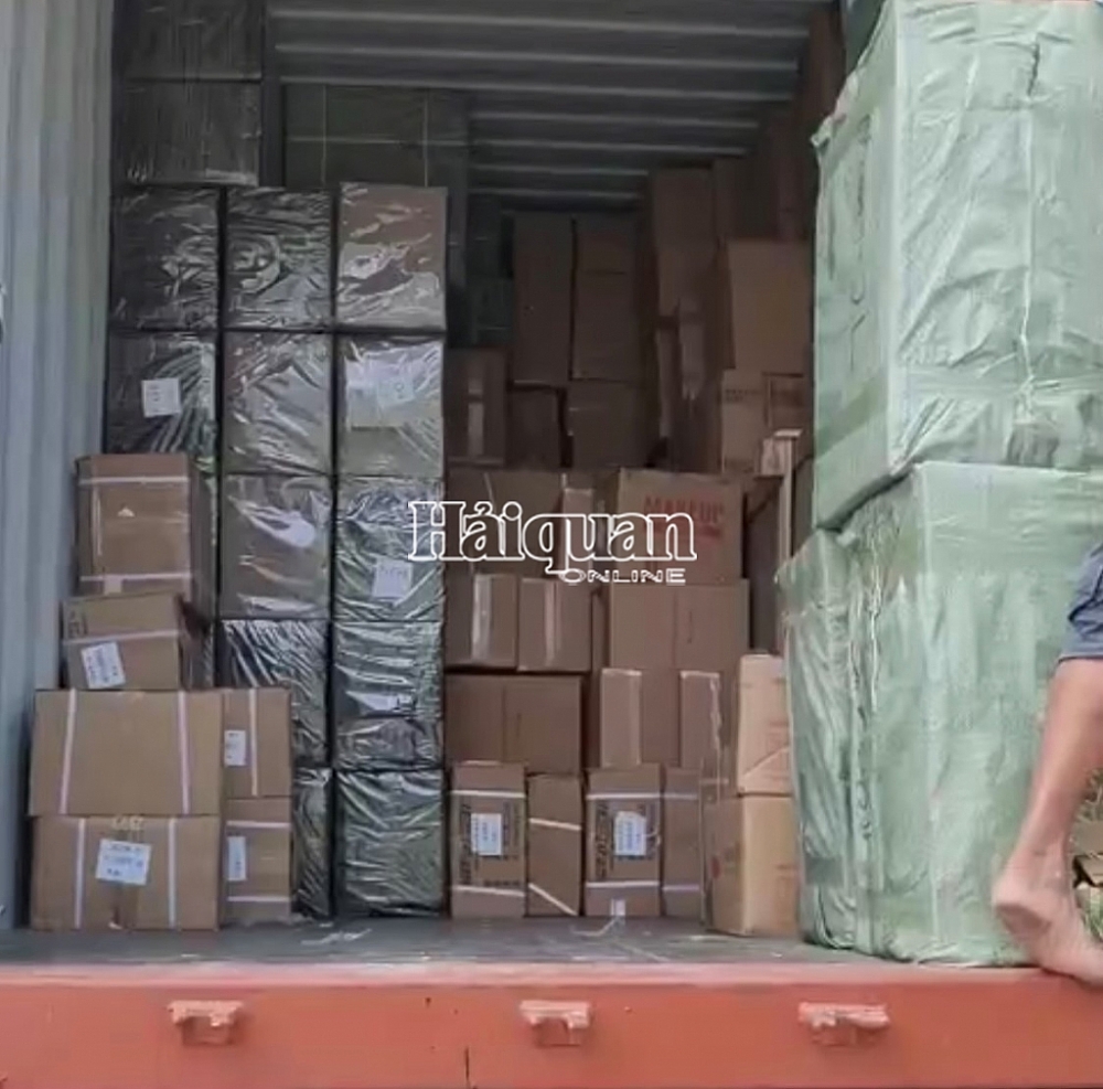 Container chứa hàng không phải theo khai báo trên tờ khai hải quan bị bắt giữ.