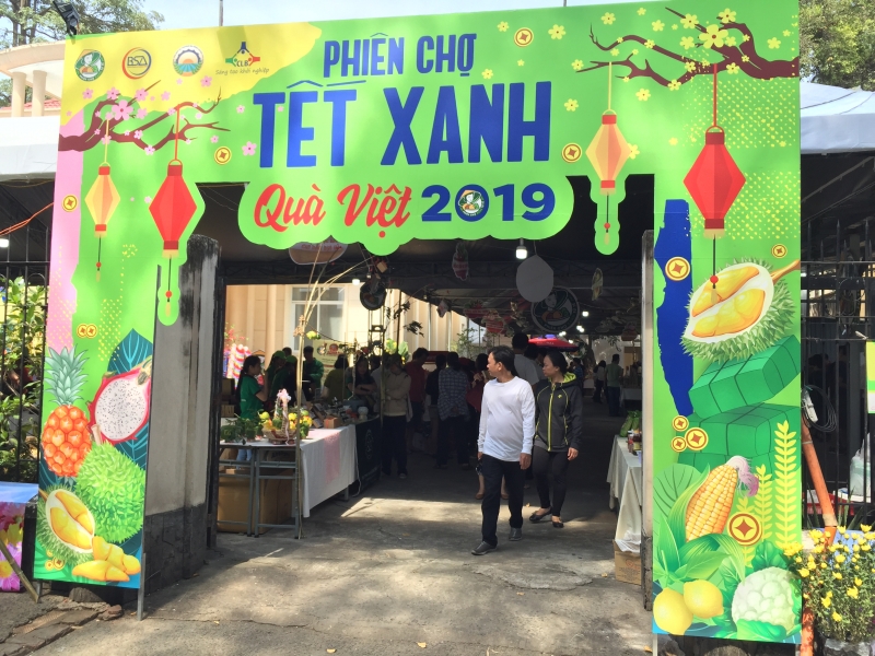 TPHCM: Nhộn nhịp phiên chợ tết xanh