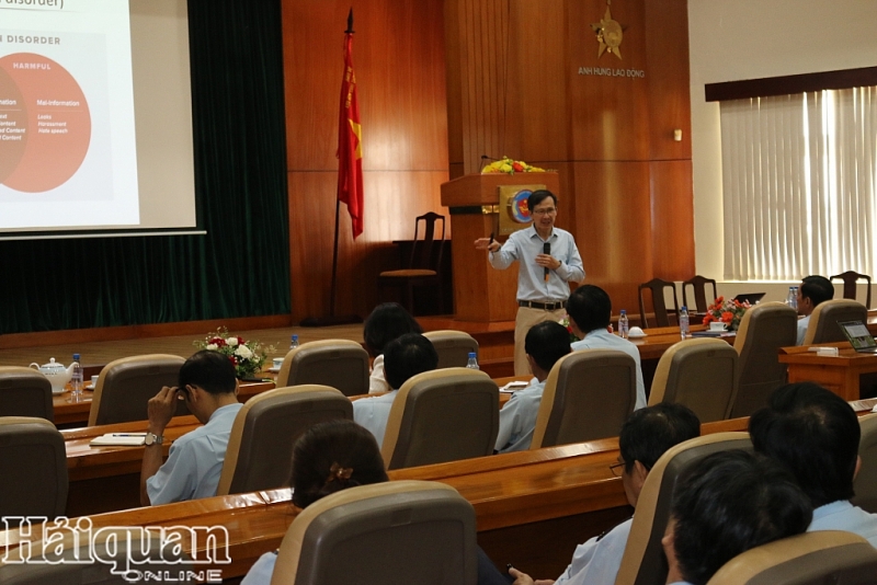 nang cao ky nang xu ly khung hoang truyen thong tai cuc hai quan dong nai