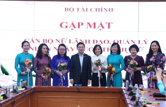 Lãnh đạo Bộ Tài chính gặp mặt đại diện nữ cán bộ lãnh đạo, quản lý nhân dịp 8/3