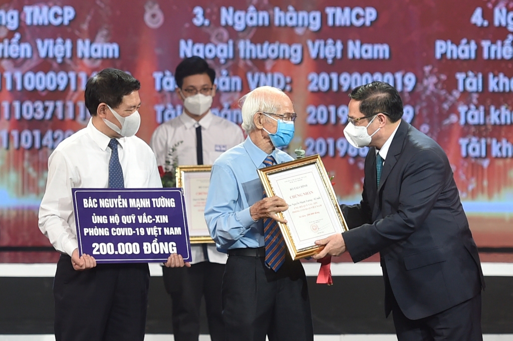 Thủ tướng Phạm Minh Chính: “Tiêm vắc xin là giải pháp mang tính quyết định, có tính chiến lược để thoát khỏi đại dịch Covid-19”