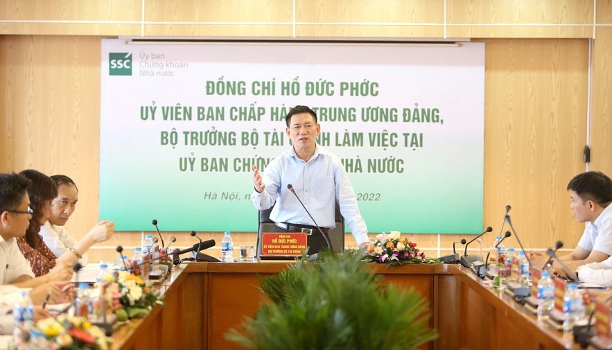 Kiện toàn hệ thống quy định pháp luật, đảm bảo cho thị trường chứng khoán vận hành ổn định, an toàn