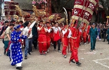 khach du xuan tai cac diem du lich tam linh tang cao dip tet