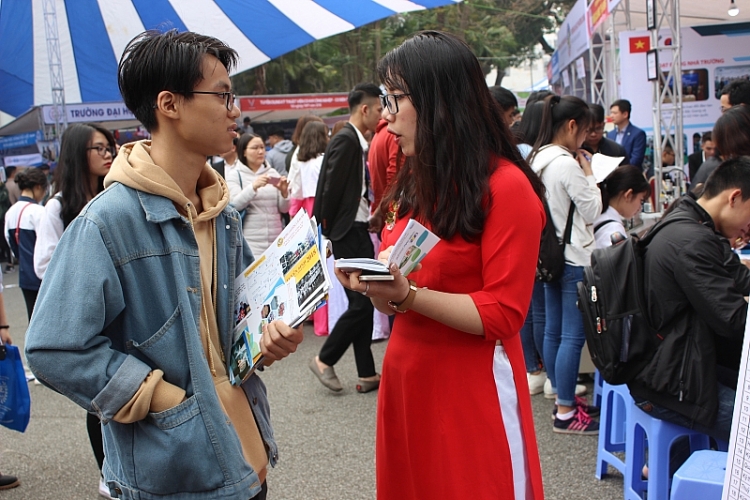 nam 2019 cac truong dai hoc tiep tuc danh quy hoc bong khung cho tan sinh vien