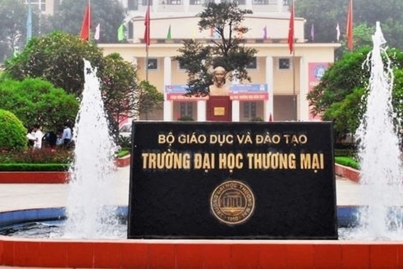 gian lan thi cu hoa binh mot thi sinh da viet don xin nghi o truong dai hoc thuong mai