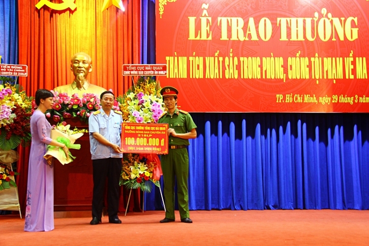 khen thuong cac luc luong phoi hop bat hon 1 tan ma tuy