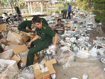 Chở hàng lậu vượt trạm, hai xe tải bị bắt tại cửa khẩu Dinh Bà