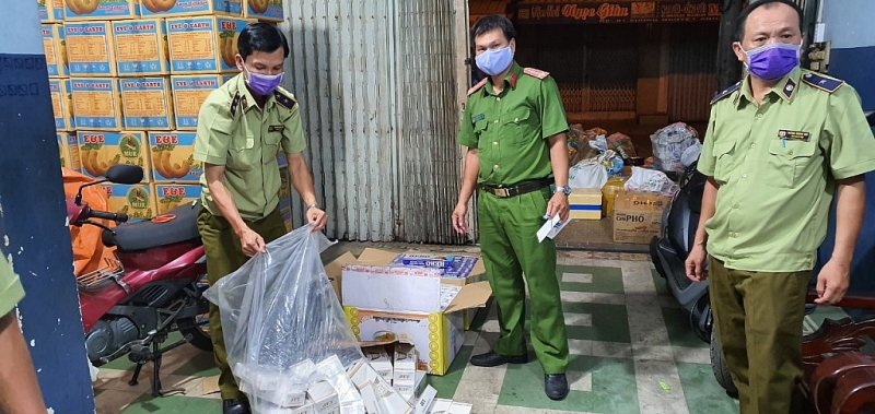 an giang bat giu xe tai cho hon 1400 bao thuoc la lau