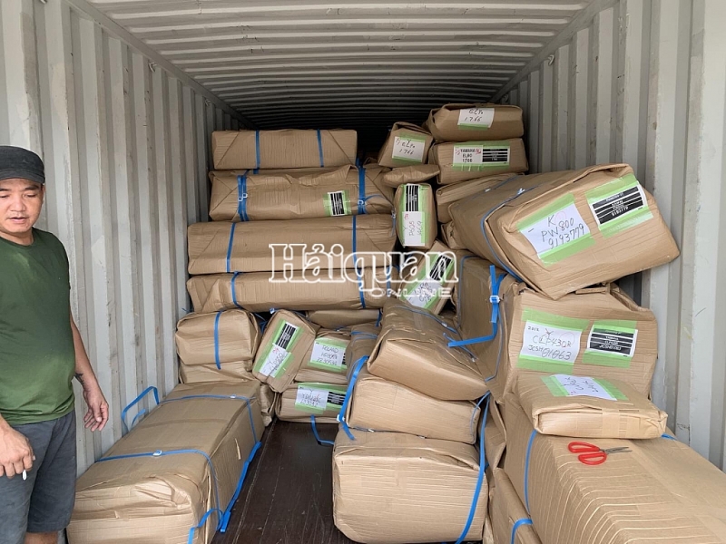 tam giu 4 container dan piano cu nhap khau