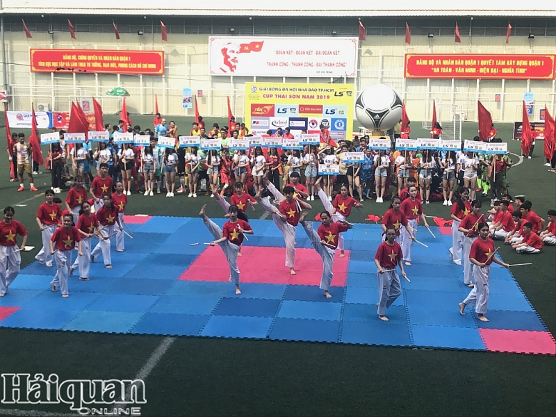 bao hai quan du giai bong da hoi nha bao tphcm