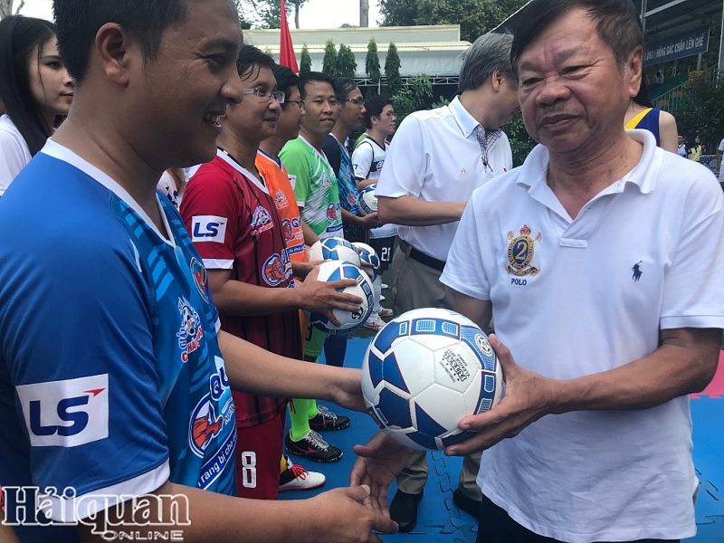 bao hai quan du giai bong da hoi nha bao tphcm