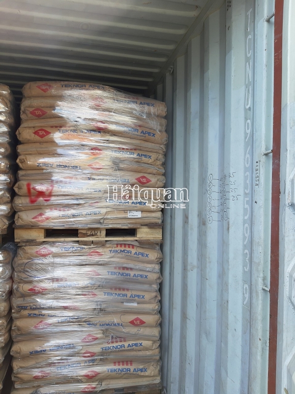 tam giu 2 container phe lieu nhap khau