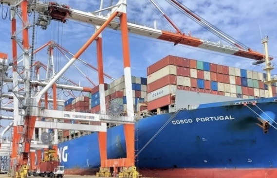 Đón tàu chở trên 8.000 TEU cập cảng TCTT