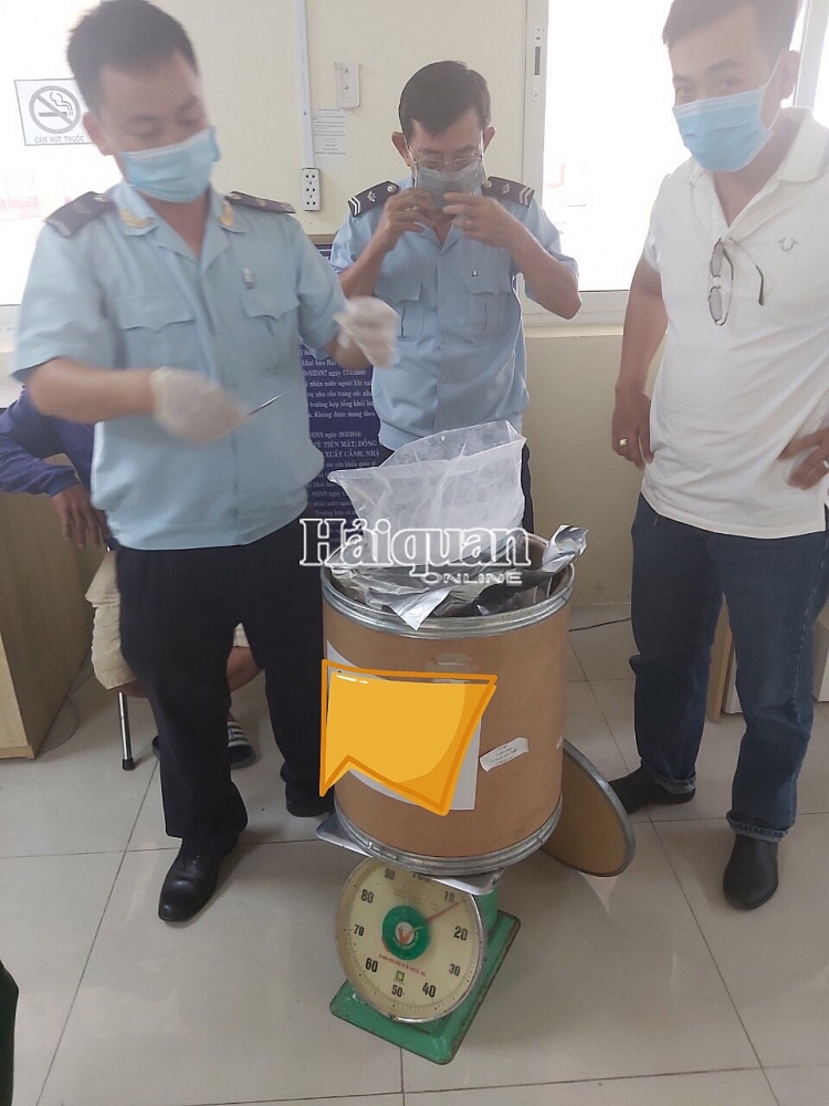 Hải quan An Giang: Bắt đối tượng táo tợn vác hơn 10 kg ma tuý qua biên giới