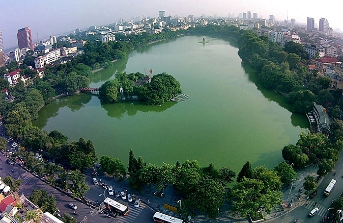 Toàn cảnh Hồ Gươm.