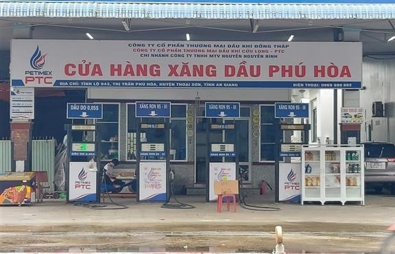 Nghịch lý giá xăng giảm, cửa hàng nghỉ bán