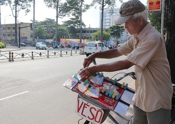 Long An: Chi trên 5,3 tỷ đồng hỗ trợ người bán vé số gặp khó khăn