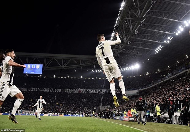 ronaldo lap hat trick juventus nguoc dong loai atletico madrid