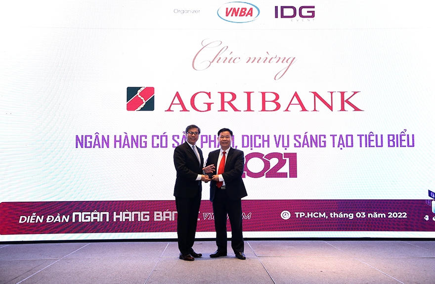 Agribank đón nhận hai giải thưởng Ngân hàng Việt Nam tiêu biểu 2021