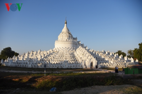 ve dep thanh binh cua lang co mingun o myanmar