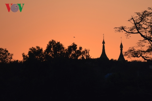 ve dep thanh binh cua lang co mingun o myanmar