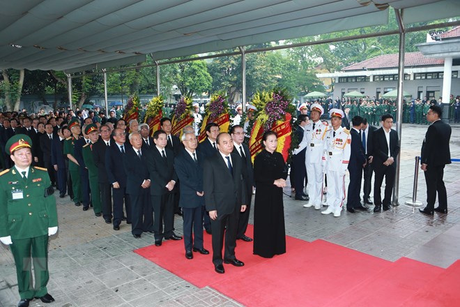 cu hanh trong the le quoc tang nguyen chu tich nuoc le duc anh