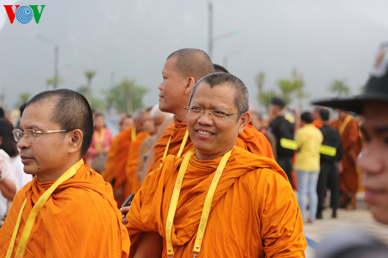 hang nghin tang ni phat tu quoc te du khai mac vesak 2019