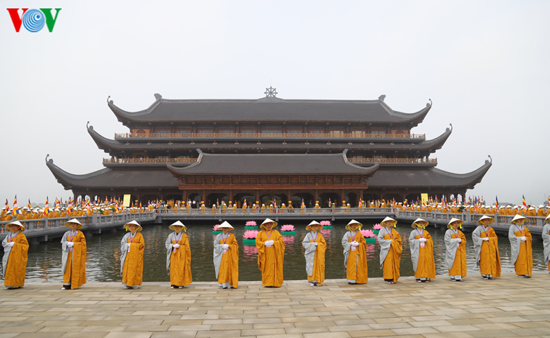 hang nghin tang ni phat tu quoc te du khai mac vesak 2019