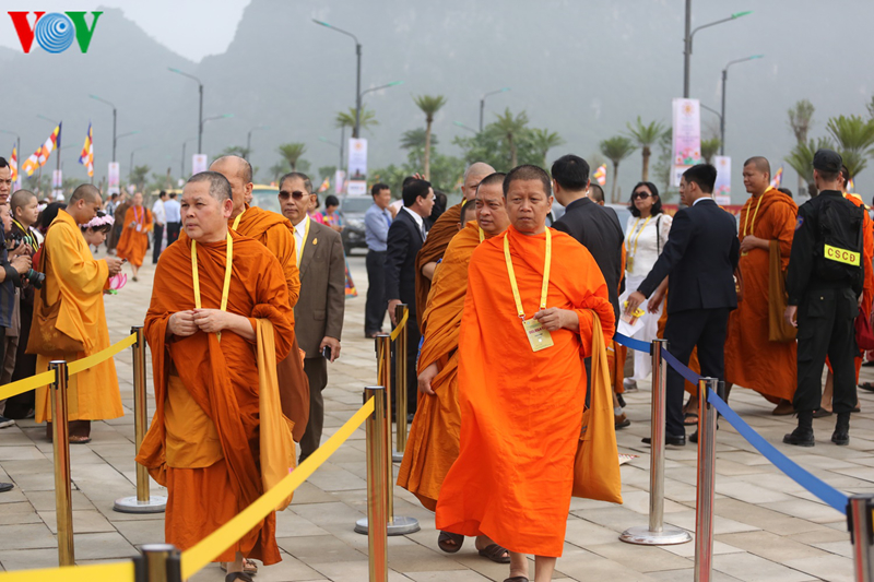 hang nghin tang ni phat tu quoc te du khai mac vesak 2019