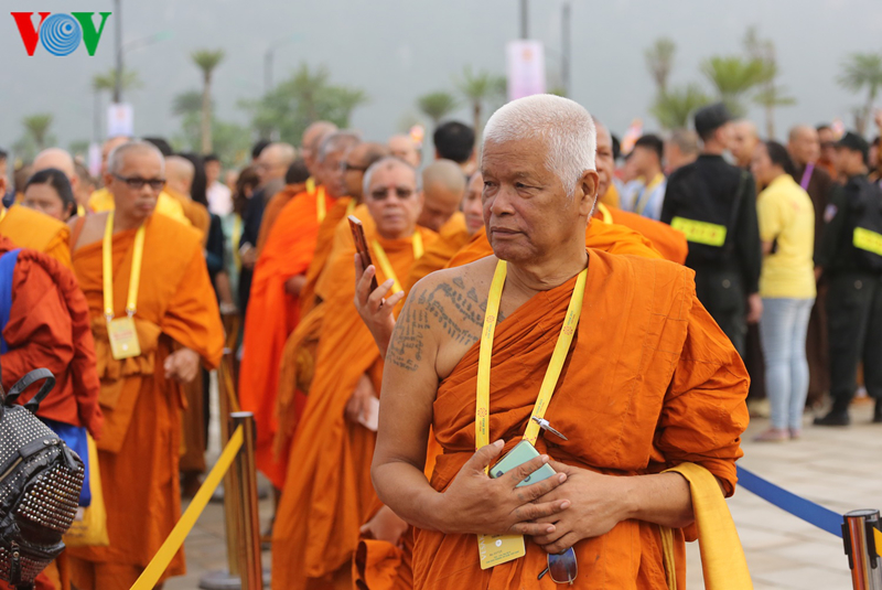 hang nghin tang ni phat tu quoc te du khai mac vesak 2019