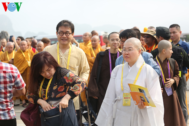 hang nghin tang ni phat tu quoc te du khai mac vesak 2019