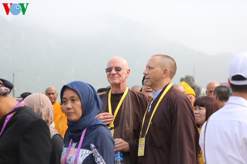 hang nghin tang ni phat tu quoc te du khai mac vesak 2019