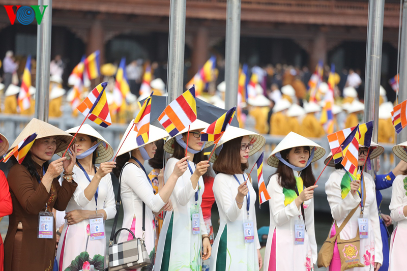 hang nghin tang ni phat tu quoc te du khai mac vesak 2019