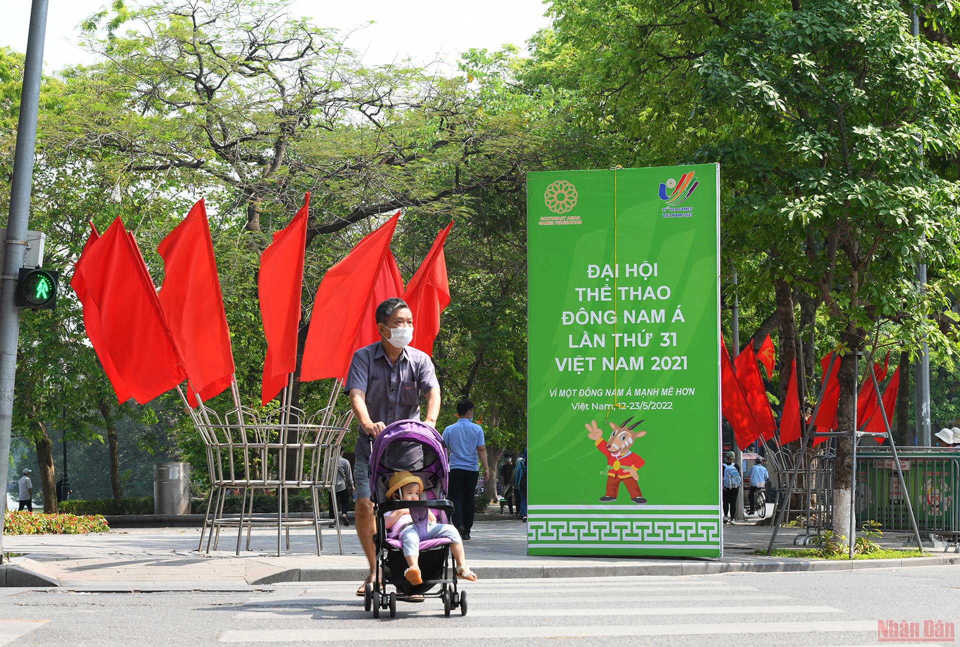 Đường phố Hà Nội trang hoàng chào đón SEA Games 31