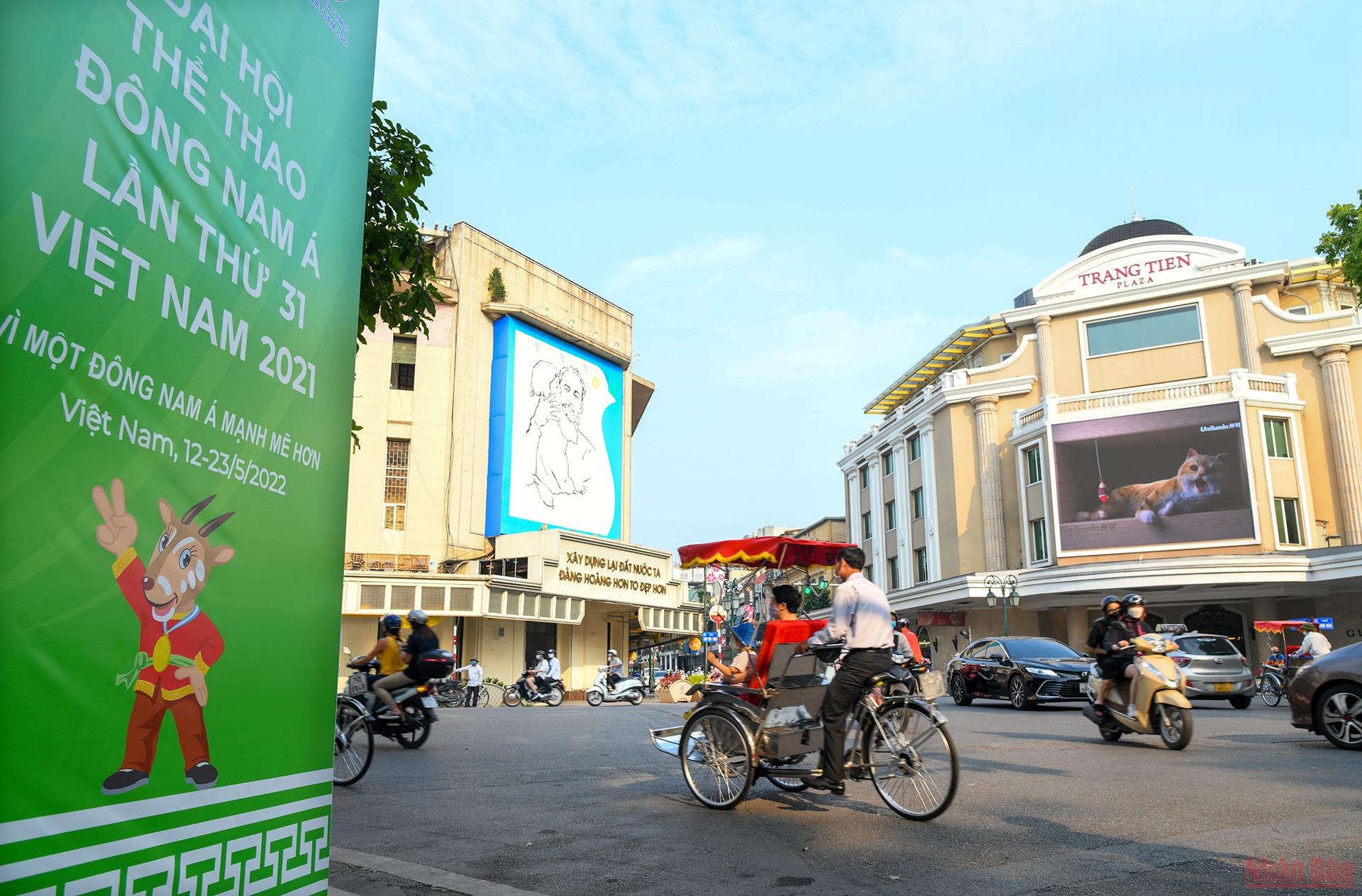 Đường phố Hà Nội trang hoàng chào đón SEA Games 31